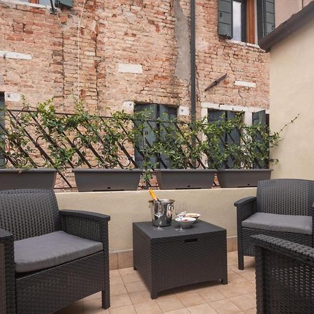 Sant'Aponal Cozy Apartment With Balcony R&R เวนิส ภายนอก รูปภาพ