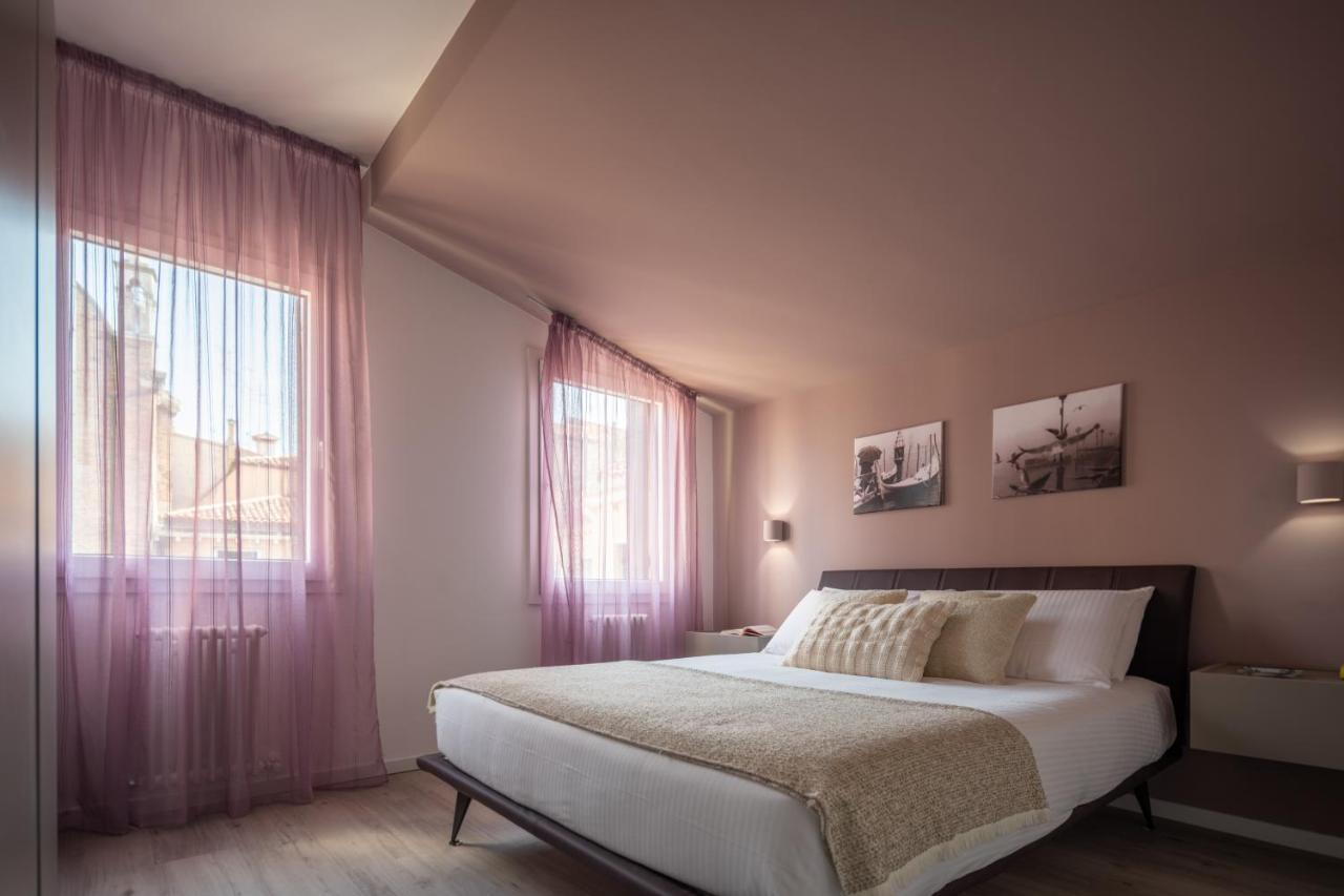 Sant'Aponal Cozy Apartment With Balcony R&R เวนิส ภายนอก รูปภาพ