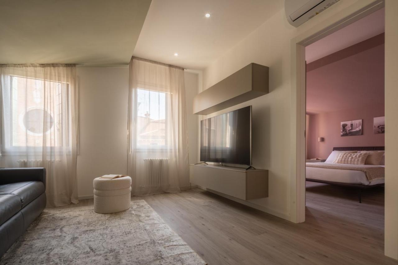 Sant'Aponal Cozy Apartment With Balcony R&R เวนิส ภายนอก รูปภาพ