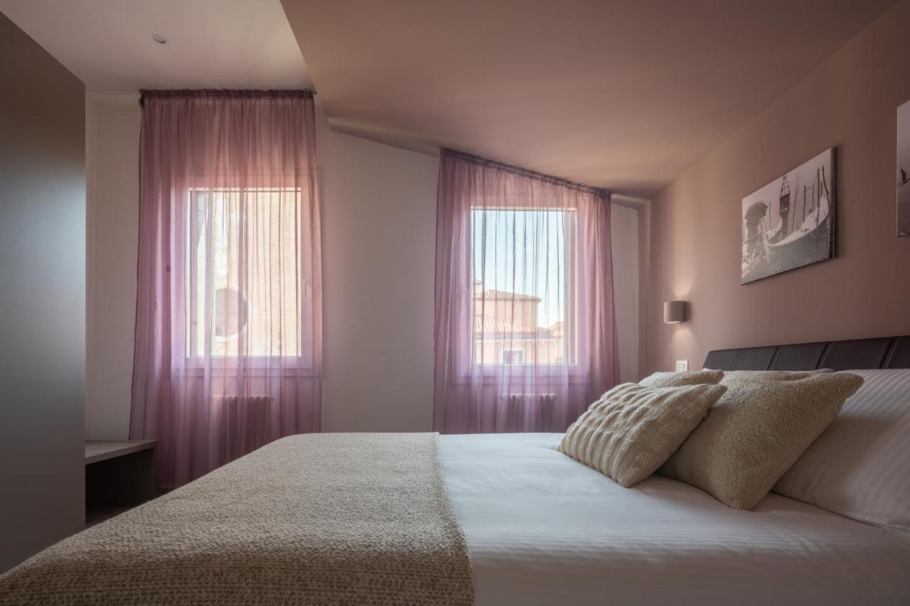 Sant'Aponal Cozy Apartment With Balcony R&R เวนิส ภายนอก รูปภาพ