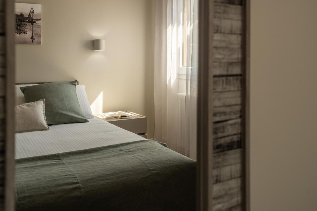 Sant'Aponal Cozy Apartment With Balcony R&R เวนิส ภายนอก รูปภาพ