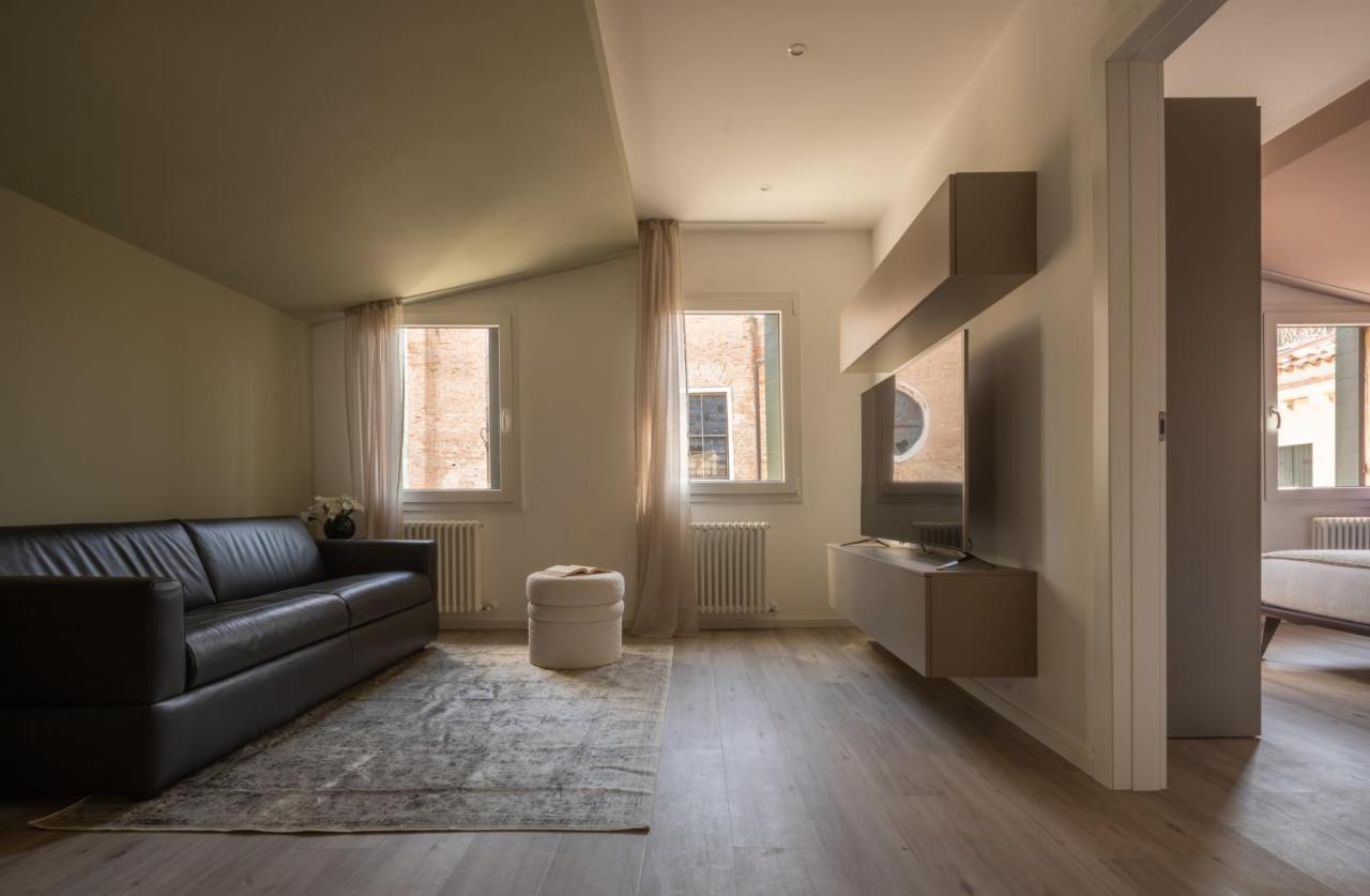 Sant'Aponal Cozy Apartment With Balcony R&R เวนิส ภายนอก รูปภาพ