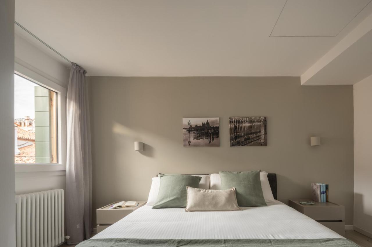 Sant'Aponal Cozy Apartment With Balcony R&R เวนิส ภายนอก รูปภาพ
