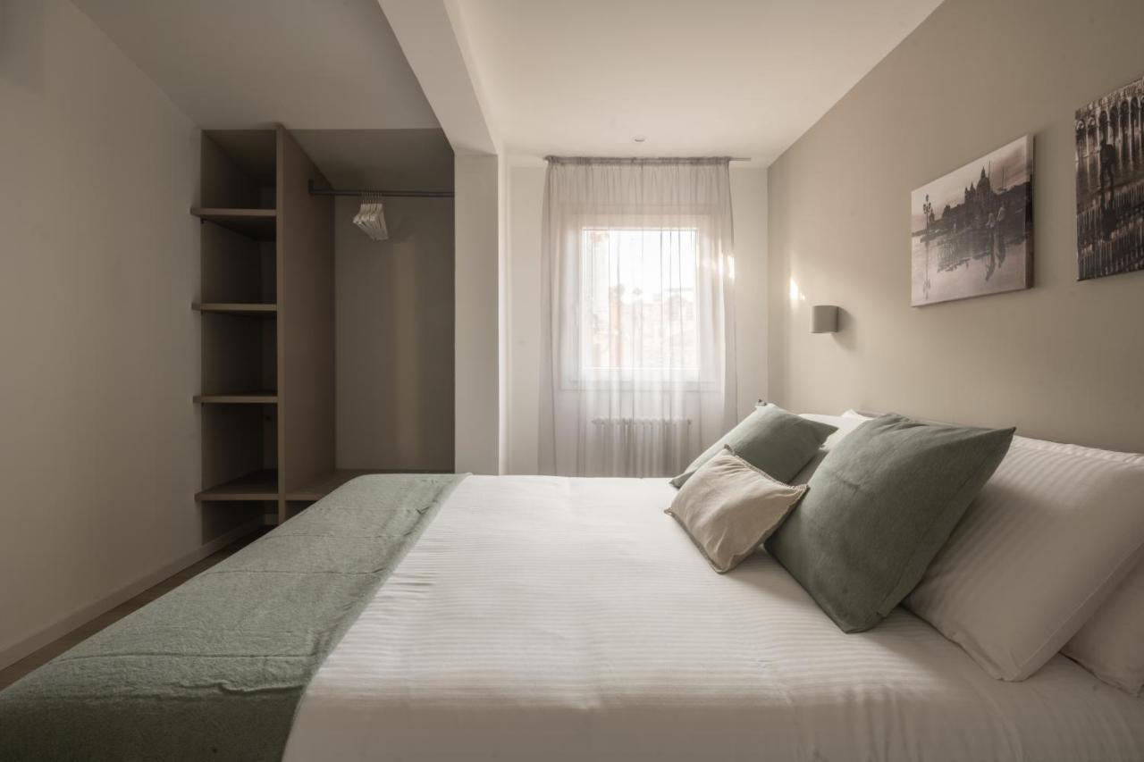 Sant'Aponal Cozy Apartment With Balcony R&R เวนิส ภายนอก รูปภาพ