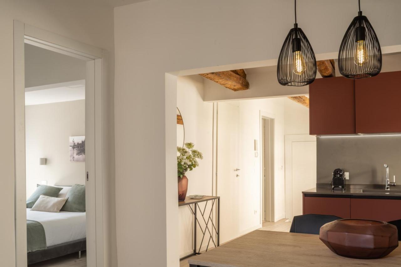 Sant'Aponal Cozy Apartment With Balcony R&R เวนิส ภายนอก รูปภาพ