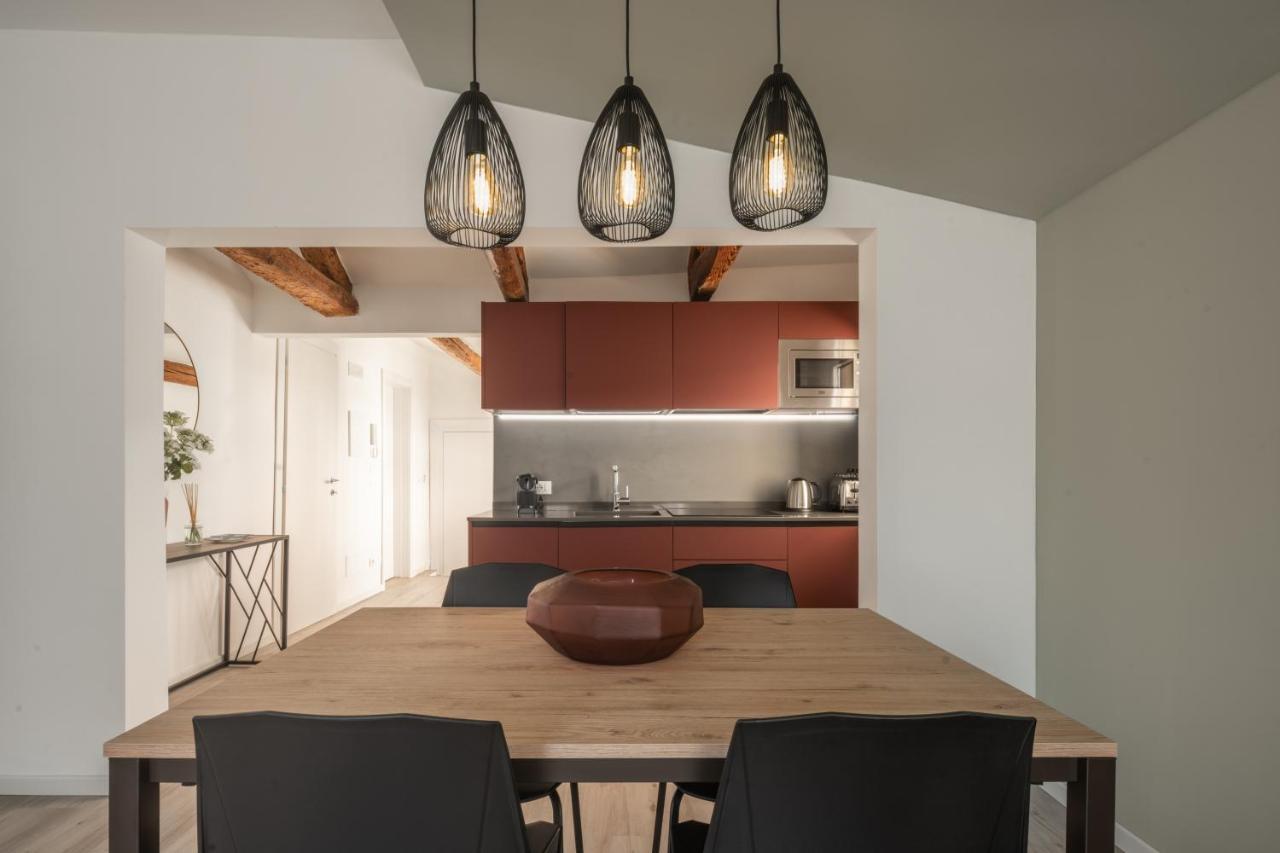 Sant'Aponal Cozy Apartment With Balcony R&R เวนิส ภายนอก รูปภาพ